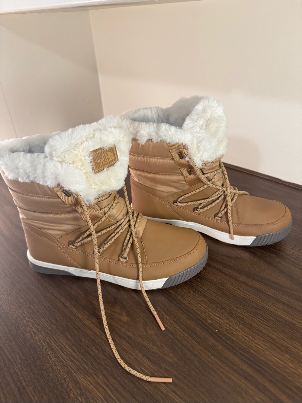 The North Face Sierra Luxe WP Boots Women’s size 10 Almond Butter Faux Fur